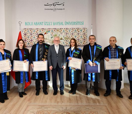 Rektör Alişarlı, akademisyenlere Profesörlük belgelerini takdim etti