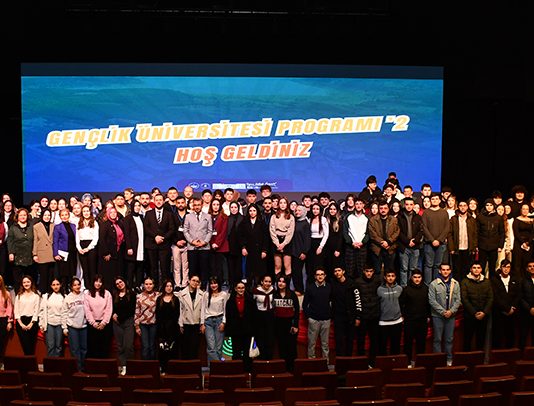 Gençlik Üniversitesi, lise öğrencilerinin kariyer planlarına katkı sundu