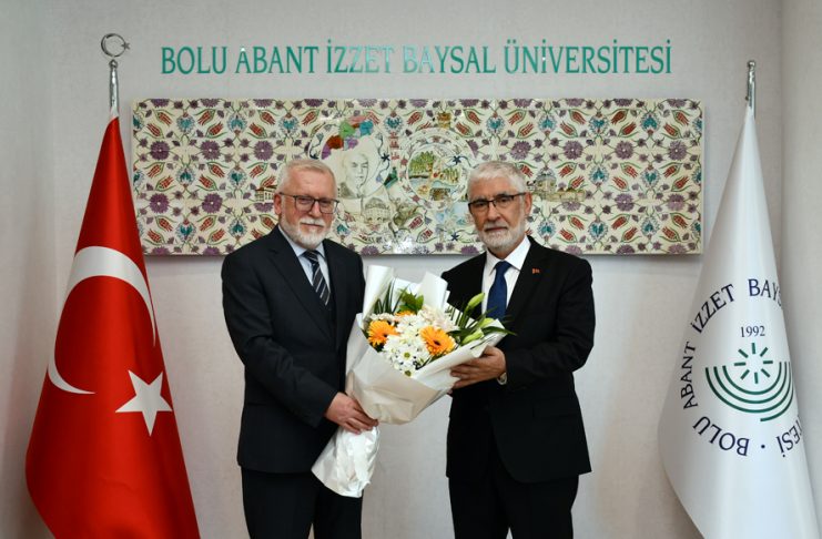 Rektörümüz Prof. Dr. Faruk Yiğit, görevine başladı.