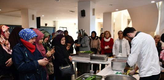 Annelere, kadın sağlığı ve çocuk beslenmesi anlatıldı