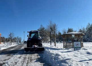 Üniversite Yerleşkesinde Karla Mücadele Çalışmaları Aralıksız Sürüyor