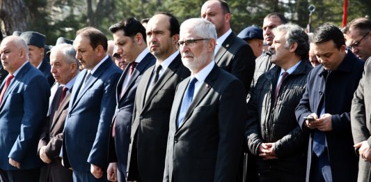 Rektör Yiğit, Garnizon Şehitliği’nde düzenlenen törene katıldı