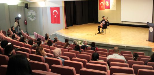 Öğrencilerimizden klasik gitar konseri