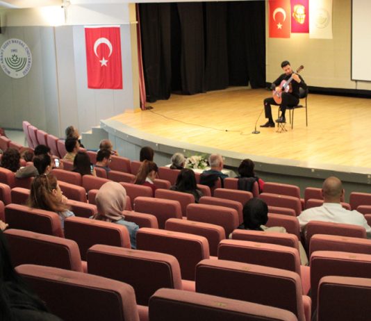 Öğrencilerimizden klasik gitar konseri