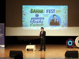 Yoshi Enomoto, mizahın evrensel dilini sahneye taşıdı