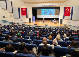Yoshi Enomoto, mizahın evrensel dilini sahneye taşıdı