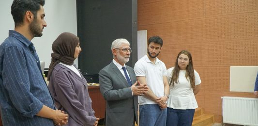 Üniversitemiz Rektörü Prof. Dr. Faruk Yiğit TEKNOFEST 2026 takımlarımızı ziyaret etti