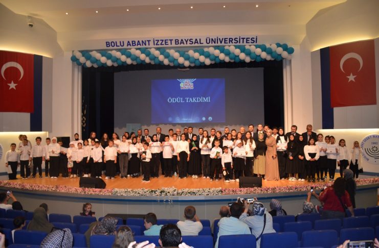BAİBÜ’de TÜGVA Tarafından Düzenlenen Ödül Töreni Gerçekleştirildi